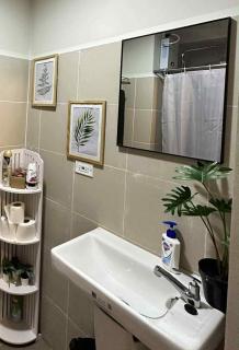 Modern Comfort in Pasay – Condo with Pool Access - 2
