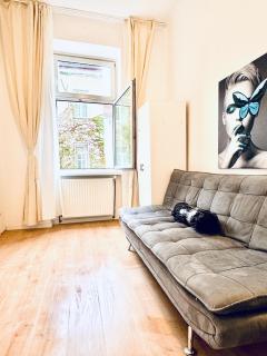 Comfortable 5BR Accommodation 7 Min to Westbahnhof - 8