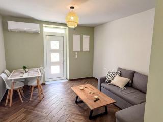 Amfitriti 30meter to beach, 6min Old Town, 2BD 4PL - 0