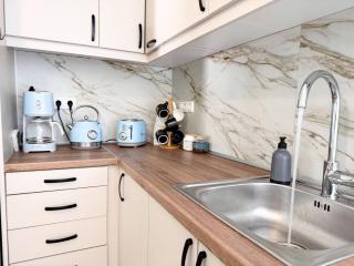 Amfitriti 30meter to beach, 6min Old Town, 2BD 4PL - 5