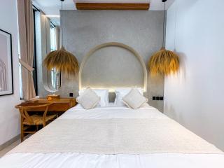 Casa Petak 4 - Charming 2BR Tropical Villa, Bright & Modern in Pererenan - 5