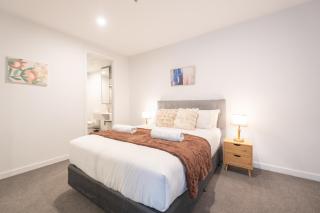 Serene 2br2ba Apt In Parkville Pool Gym Parkin - 5