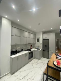 Golden Nest Apartment - 2