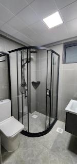Serene executive 2 bedroom suite near Riverside Square at Winchester Gardens Riverside Drive - 5