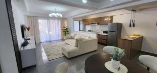 Serene executive 2 bedroom suite near Riverside Square at Winchester Gardens Riverside Drive - 3