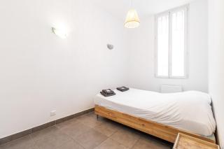 NEW Elegant accommodation - close to Old Port & Train Station - 4