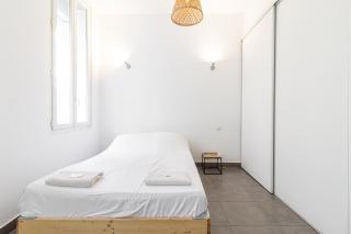 NEW Elegant accommodation - close to Old Port & Train Station - 1