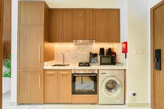 Modern & Elegant Studio Apartment in Azizi Riviera - 8