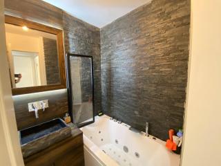 2 Pièces au calme, de style chalet, 4 personnes, immense terrasse, vue époustouflante , Tout pédestre, parking, balneo - 0