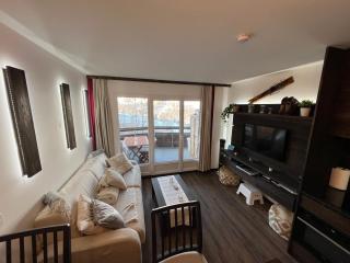 2 Pièces au calme, de style chalet, 4 personnes, immense terrasse, vue époustouflante , Tout pédestre, parking, balneo - 2