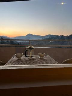 Nazaara - THE HUMAN HAPPINESS PROJECT - Mukteshwar , Witness Mountain view & Sunset view from your bed - Cafe - Family , Couple , GROUP Oriented room options AVAILABLE - 2