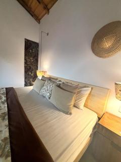 Nazaara - THE HUMAN HAPPINESS PROJECT - Mukteshwar , Witness Mountain view & Sunset view from your bed - Cafe - Family , Couple , GROUP Oriented room options AVAILABLE - 6
