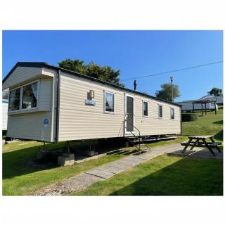 Caravan - sleeps 6 & parking - 7