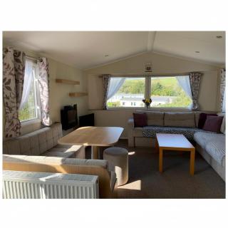 Caravan - sleeps 6 & parking - 6