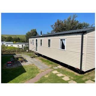 Caravan - sleeps 6 & parking - 0