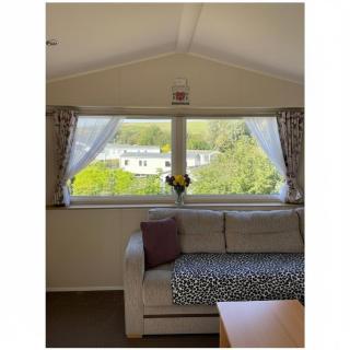 Caravan - sleeps 6 & parking - 4