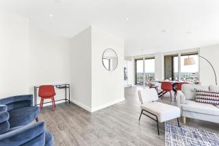 Modern Luxurious 3BR Flat with Lovely Views - 8
