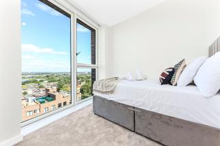 Modern Luxurious 3BR Flat with Lovely Views - 6
