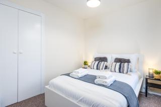 Spacious House Ideal for Longer Stays - 4