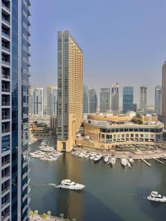 New Modern Marina View Apartment in Bay Central - 0
