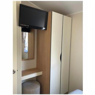 Caravan - sleeps 6 & parking - 2