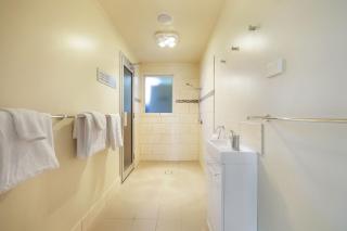 Logans Beach Apartments - BeachHouse - 5