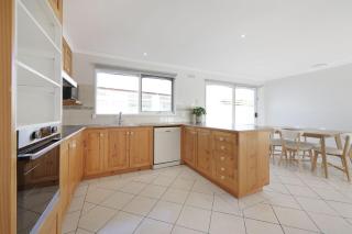 Logans Beach Apartments - BeachHouse - 7