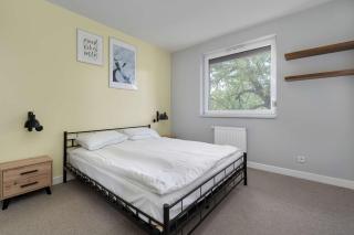 Spacious Wrocław Apartment with Air Conditioning and Two Parking Spaces by Noclegi Renters - 9
