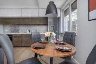 Spacious Wrocław Apartment with Air Conditioning and Two Parking Spaces by Noclegi Renters - 2