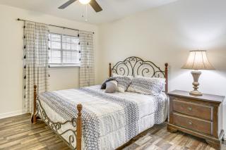 23 Mi to NOLA Cozy and Quaint Destrehan Townhome - 1