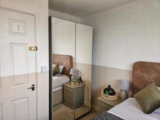 1 Double Bedroom-Shared House-Stonehouse-Stroud-Room 5 - 2