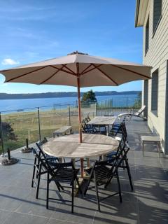 Stunning sea views, sea 100 m away, very large garden - 8