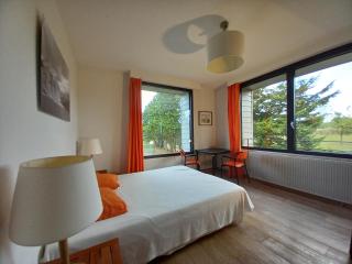 Stunning sea views, sea 100 m away, very large garden - 3