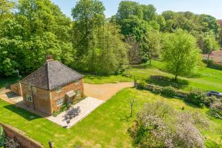 Cottages in the Walled Garden 18 - 6