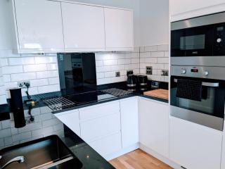 Newly built apartment, stunning views of the city! - 8