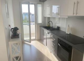Coastal Elegance 1-Bedroom Hideaway by the Beach - 8