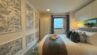 Stylish Apartment - City Centre - Secure Parking - Fast Wifi - Balcony 279O - 1