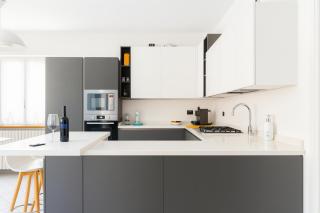 LAKESIDE SERENITY ESCAPE - Free Wi-Fi and Private Parking Included - 9