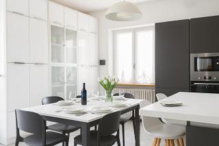 LAKESIDE SERENITY ESCAPE - Free Wi-Fi and Private Parking Included - 6