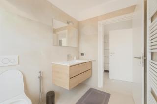 LAKESIDE SERENITY ESCAPE - Free Wi-Fi and Private Parking Included - 1