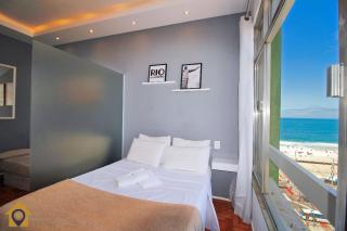 Studio simples com vista mar p/ 4 pessoas ao lado da praia com comércios ao redor - 9