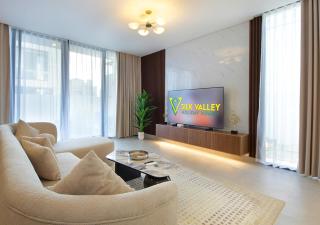 Silk Valley - 4B near Al Hamriyah | Private Pool - 1