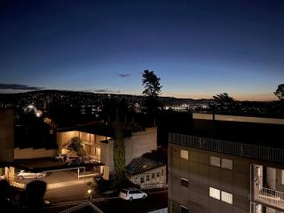 Parkside Apartment Near CBD & City Park with Parking - 4