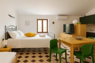 PARATICO - Lakefront apartment with private pool and free parking - 9