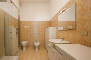 PARATICO - Lakefront Apartment with Pool Access & Free Parking - 3