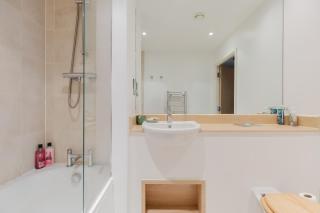 Bright 1BR Flat Near Iconic London Landmarks - 0