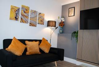 Modern 5 bedroom all en-suite south London - 6