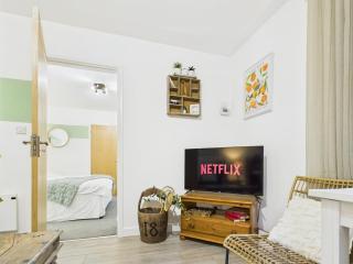 Lake View Lodge & Outdoor Bath - 3