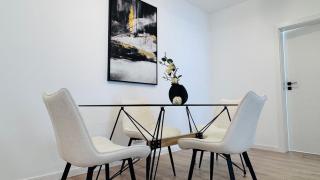 Crystal North Deluxe Apartments - Modern Comfort & Style - 9