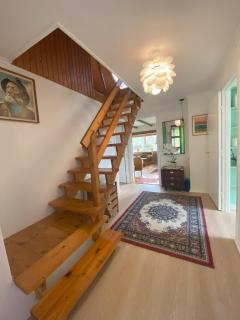 Charming Retreat with Stunning Views for 9 Guests - 2